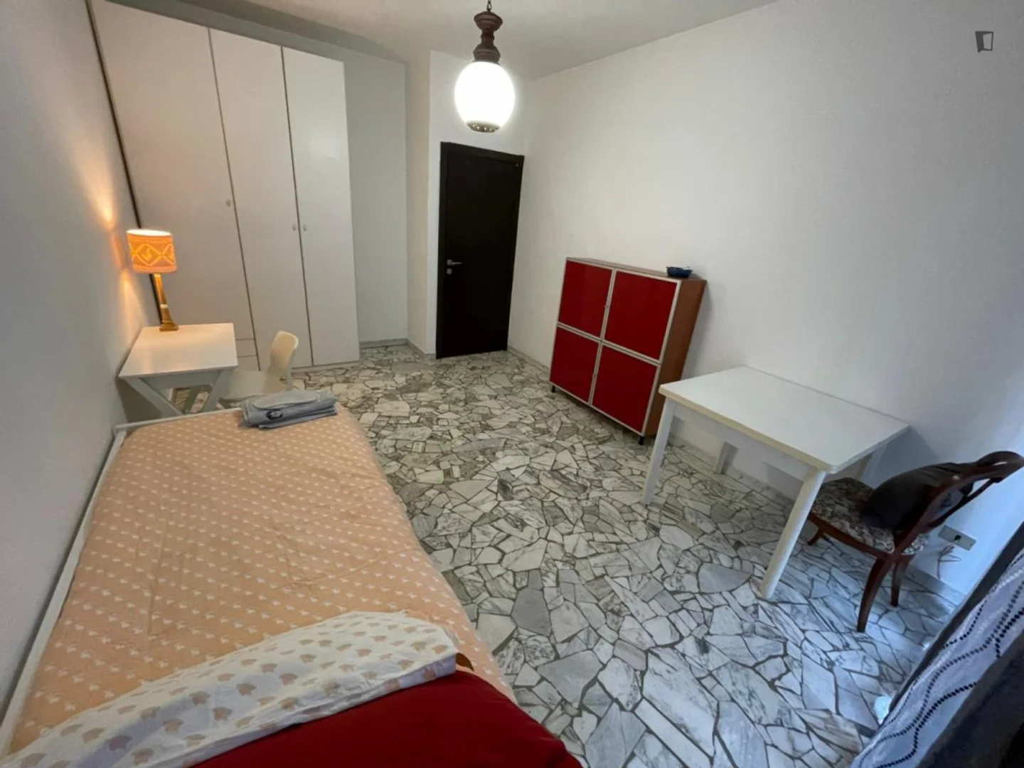 Chambre à louer dans un appartement d'étudiant à , entièrement meublée