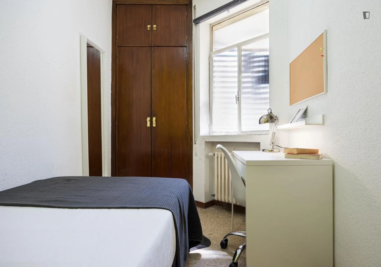 Funktionelles Studentenzimmer perfekt zum Studieren in 