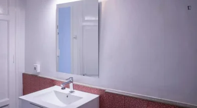 Private room at Carrer de l'Almirall, image 13 of 15