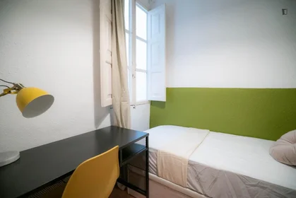 Private room at Carrer de l'Almirall, image 3 of 15
