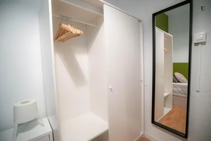 Private room at Carrer de l'Almirall, image 4 of 15