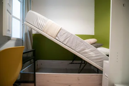 Private room at Carrer de l'Almirall, image 5 of 15