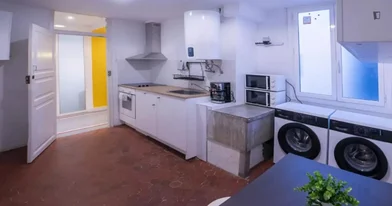 Private room at Carrer de l'Almirall, image 9 of 15