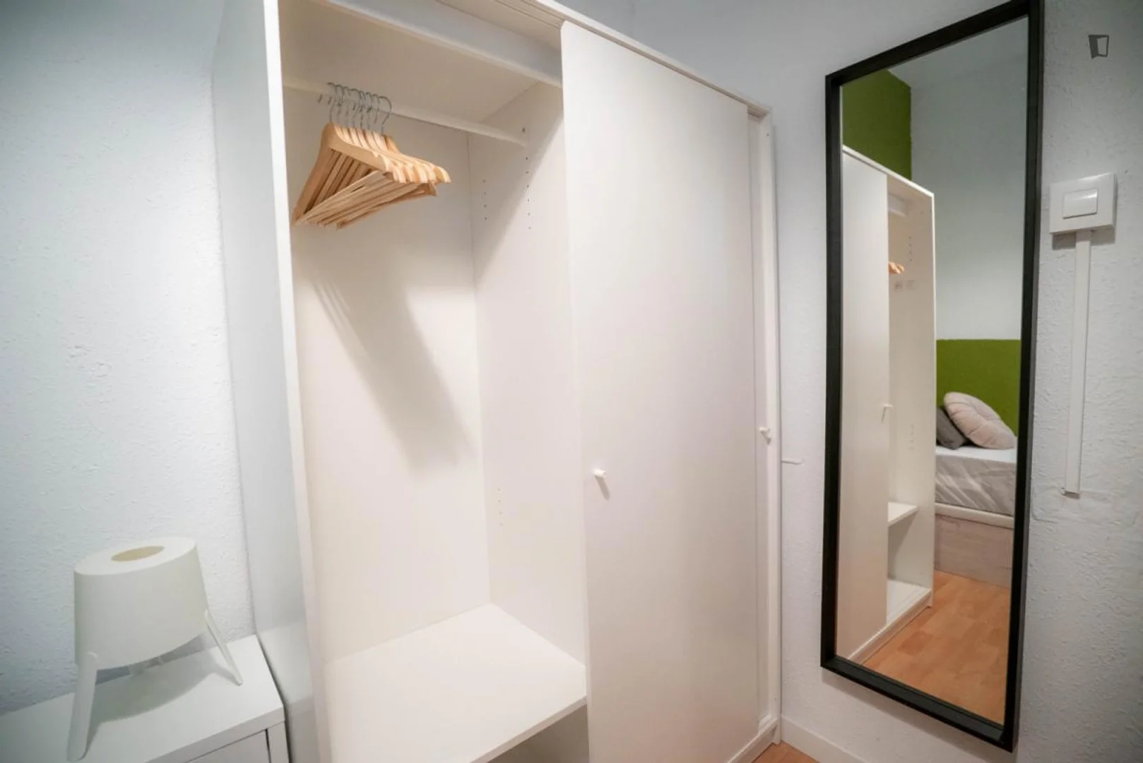 Functional student room perfect for studying in 