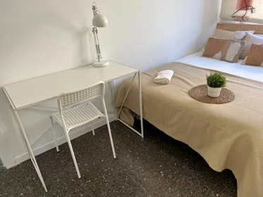 Private room at Carrer de l'Esperança, image 4 of 15