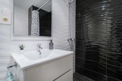 Private room at Calle Pablo Iglesias, 29, 03004 Alicante, Spain, image 11 of 13