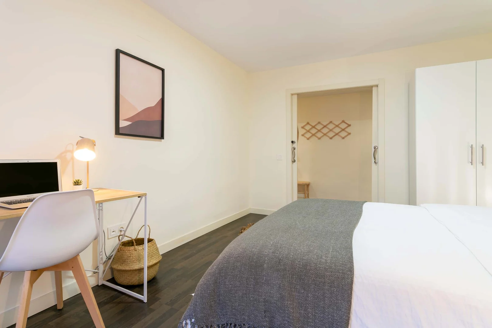 Budget-friendly student room close to campus in