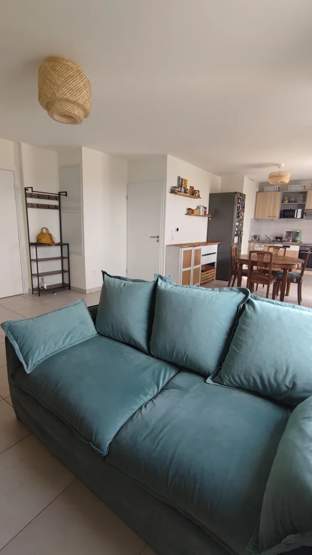 Zimmer in Studentenwohnung in  zu vermieten, voll möbliert