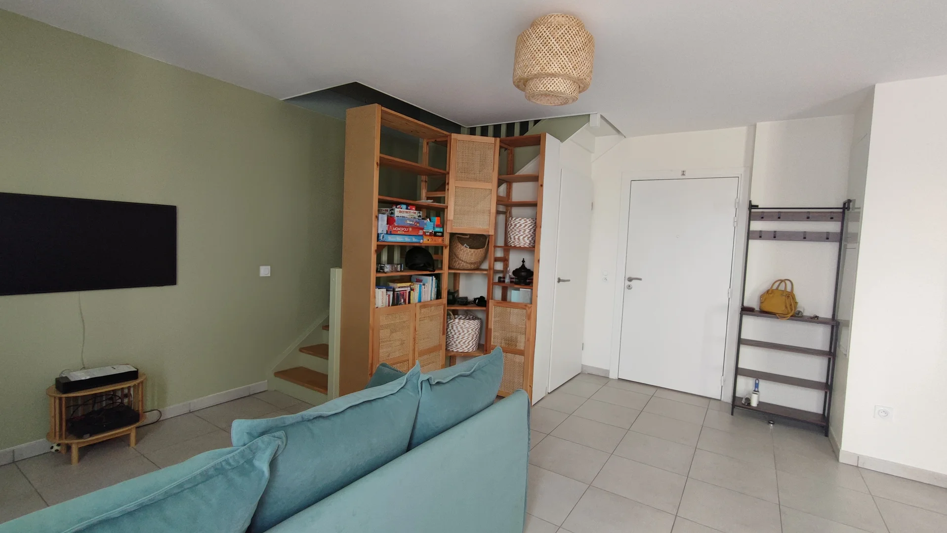 Zimmer in Studentenwohnung in  zu vermieten, voll möbliert