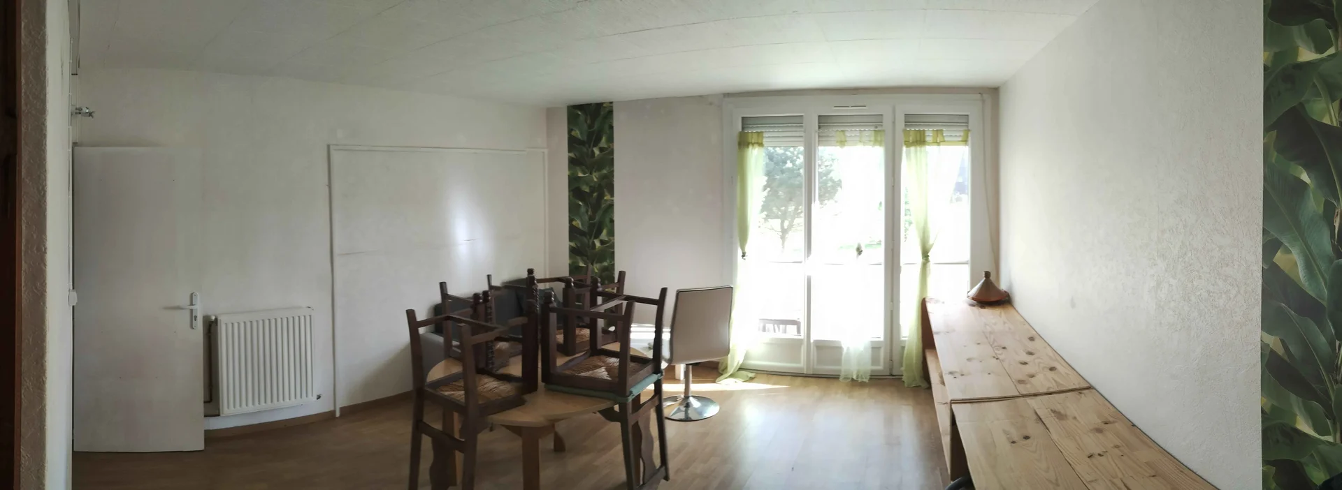 Studentenzimmer in  mit Arbeitsbereich und Gemeinschaftseinrichtungen