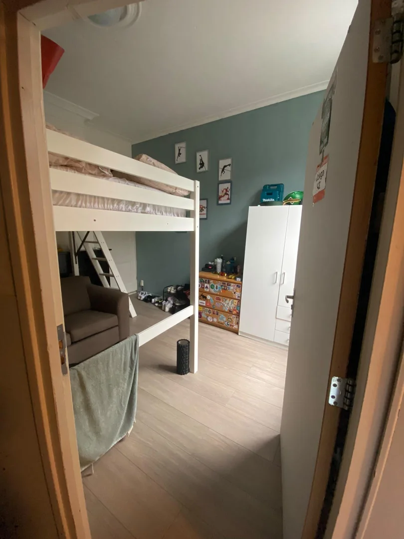 'de öğrenci dairesinde, tamamen mobilyalı kiralık oda