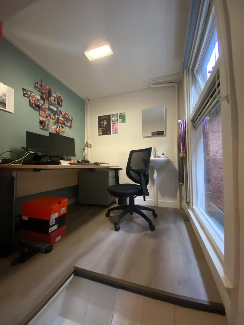  bölgesinde uygun konuma sahip ekonomik öğrenci odası