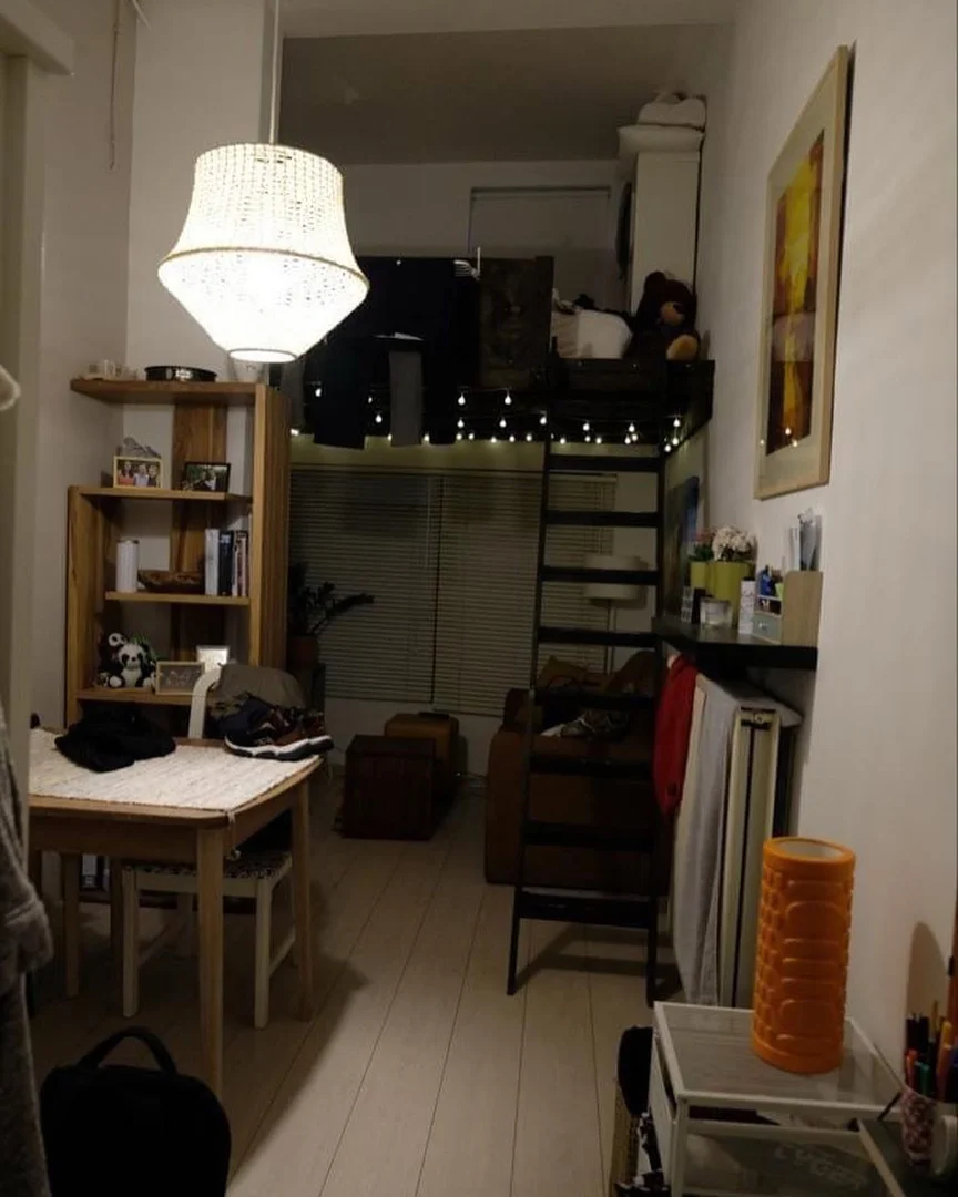 Functional student room perfect for studying in 