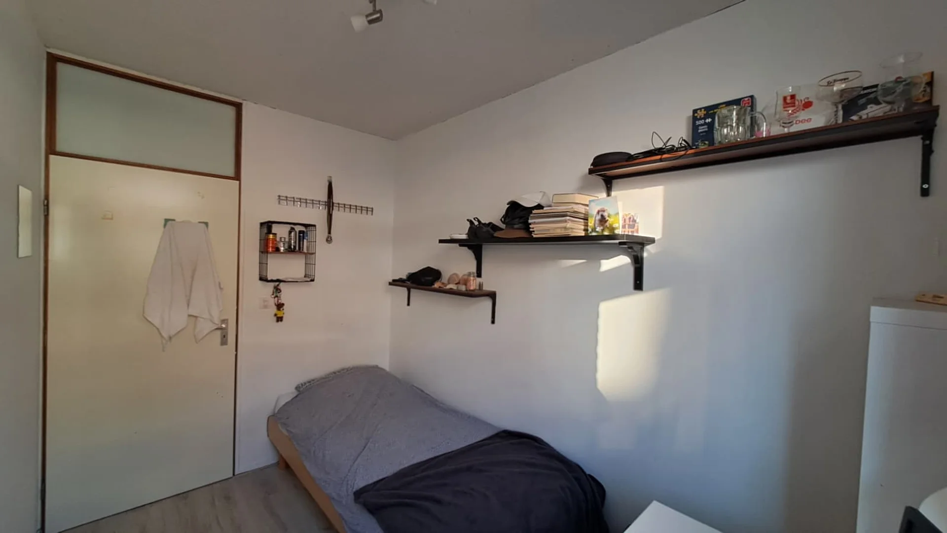 Habitación acogedora para estudiantes disponible en 