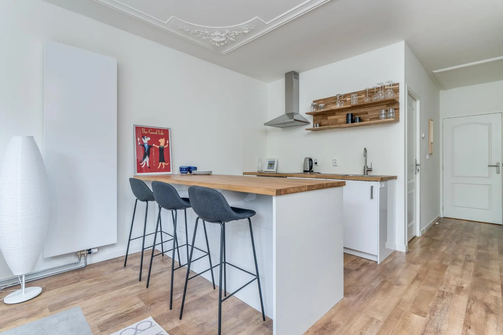 Affordable room for students with ample lighting in 