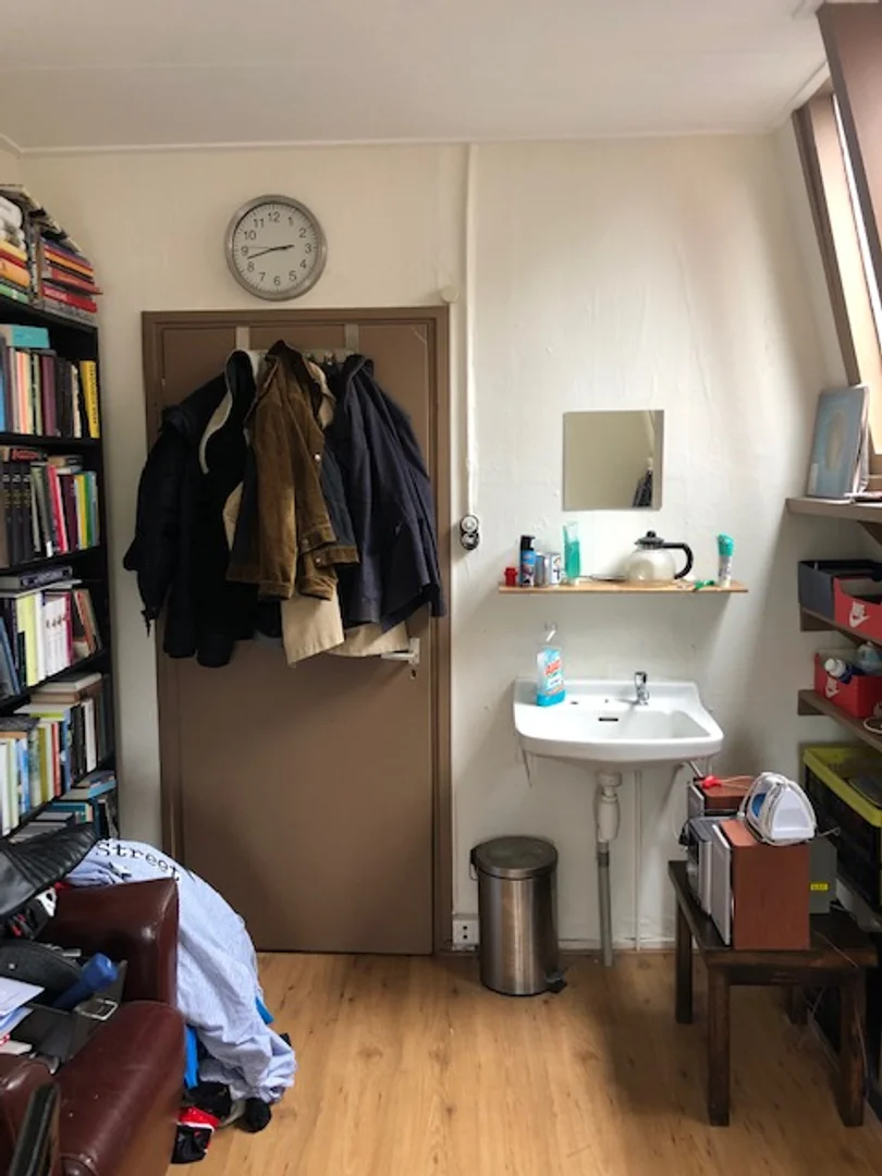 Cozy room for students available in 