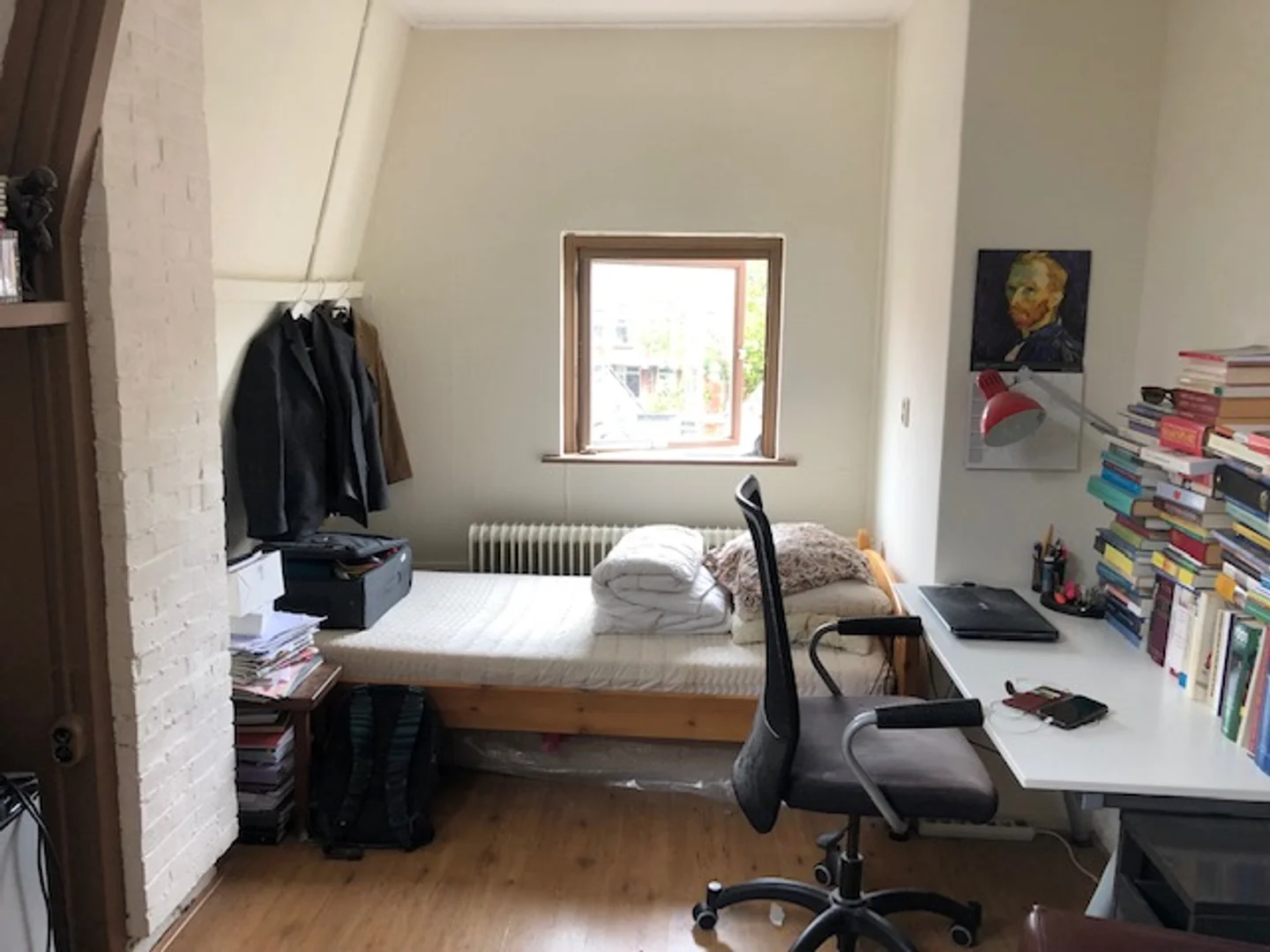 Student-friendly room in  with modern amenities