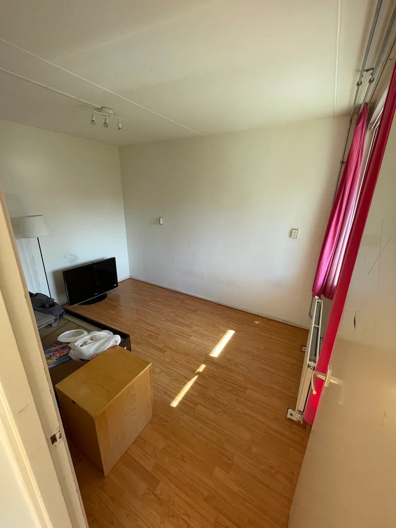 Bright and airy student room with easy university access in 