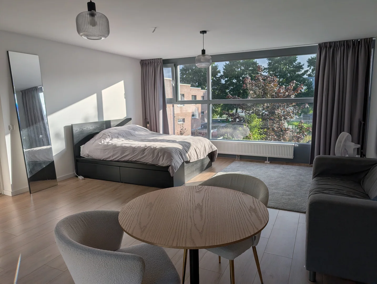 Functional student room perfect for studying in 