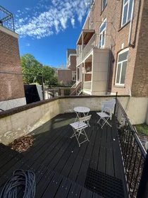 Entire apartment at van Slichtenhorststraat, image 2 of 8