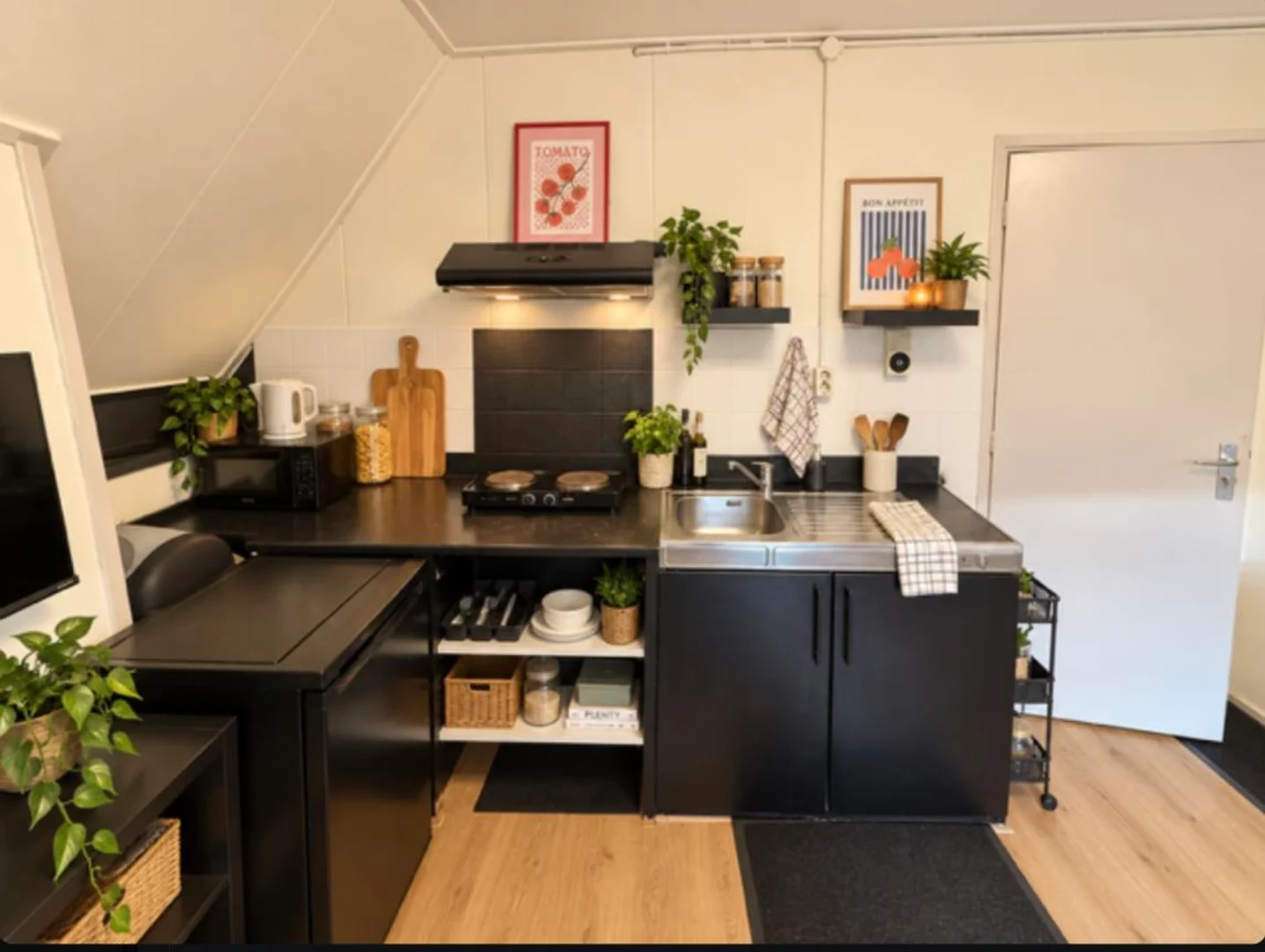 Comfortable and spacious student room in 