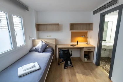 Privatzimmer in der Av. de la Universidad 7, bild 1 von 10