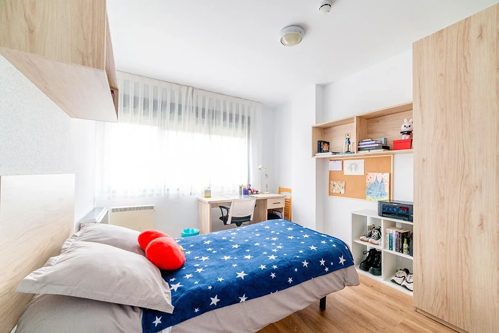 Chambre à louer dans un appartement d'étudiant à , entièrement meublée