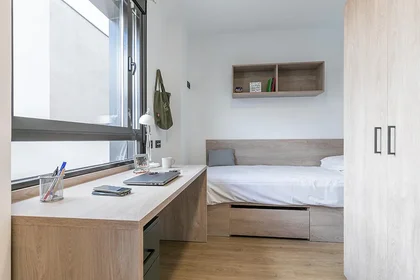 Mehrbettzimmer im Wohnheim in der Calle Sinesio Delgado, 13, bild 3 von 17
