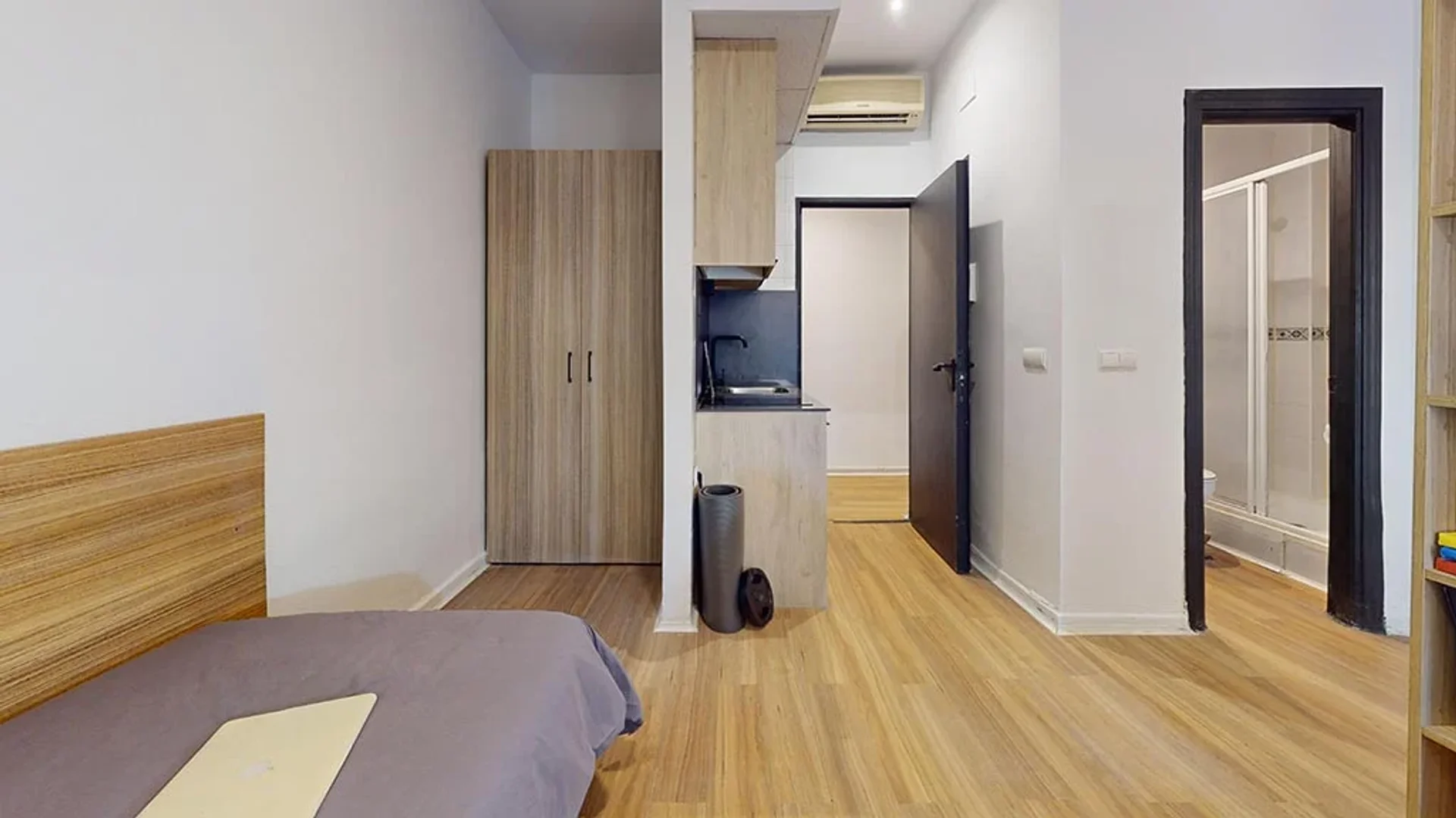 Chambre confortable pour étudiants disponible dans 