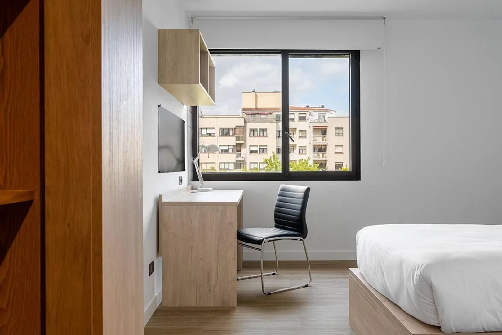 Quarto para alugar em apartamento de estudantes em , totalmente mobilado