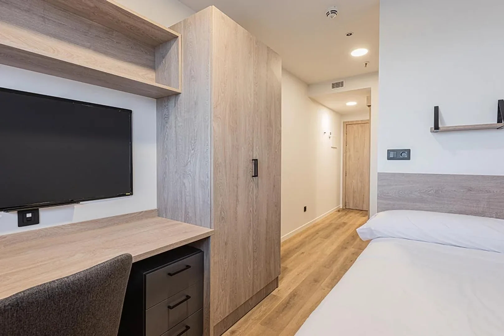 Habitación en apartamento estudiantil en alquiler en , completamente amueblado