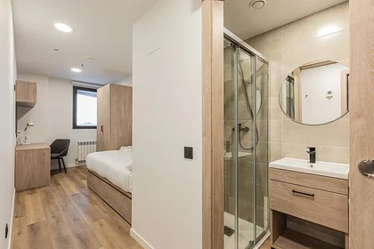 Stanza privata in residence in Av Herrera Oria, 23, immagine 5 di 18