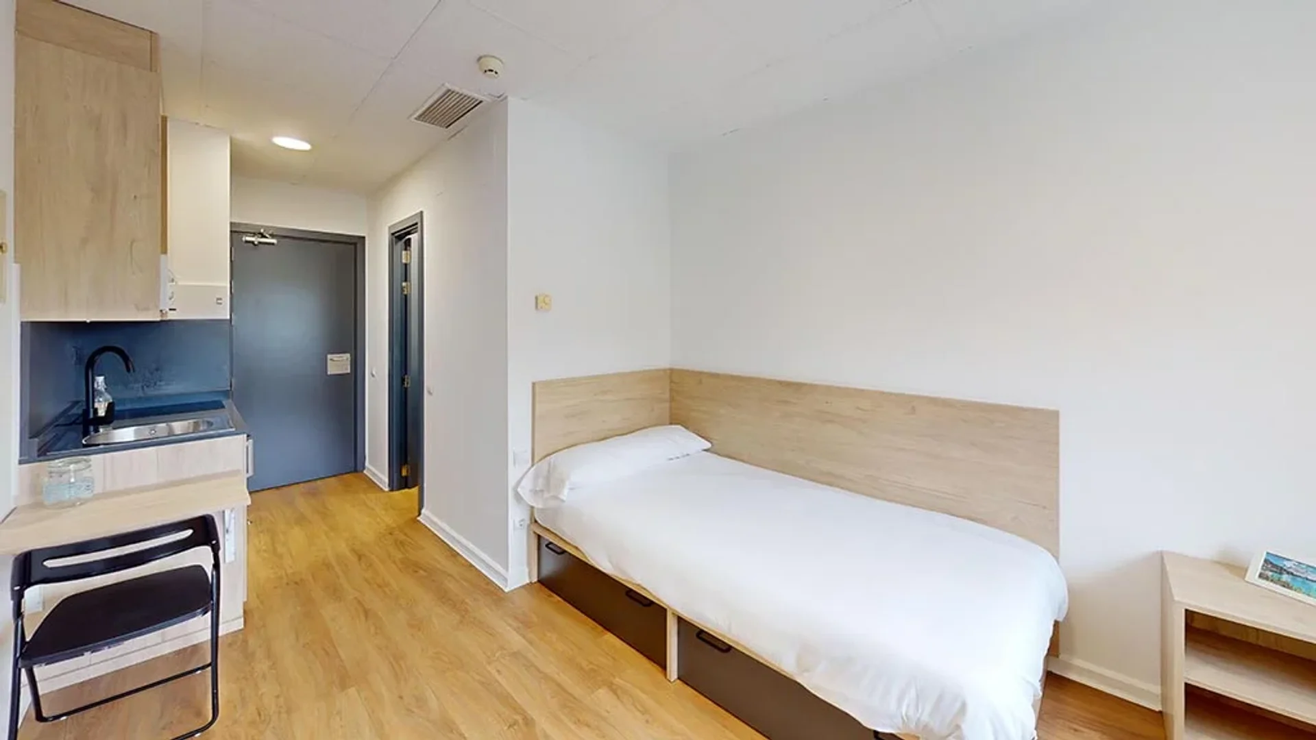 Budget-friendly student room close to campus in 