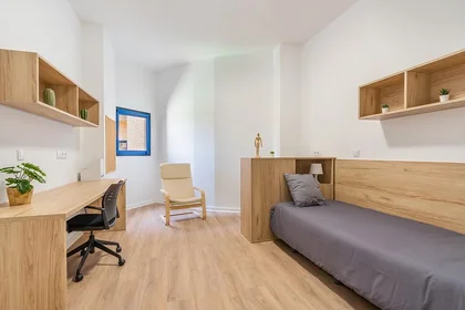 Quarto privado em residência em Valencia, imagem 1 de 14