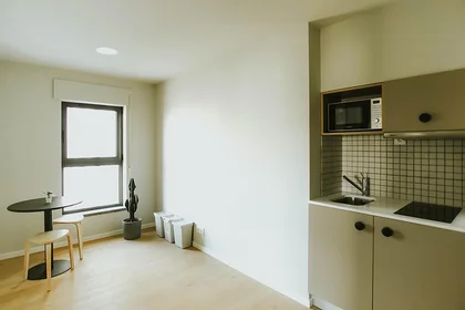 Quarto para alugar ao mês em {area}