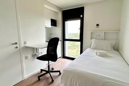 Quarto privado em Praça Bernardo Santareno 9, imagem 1 de 10