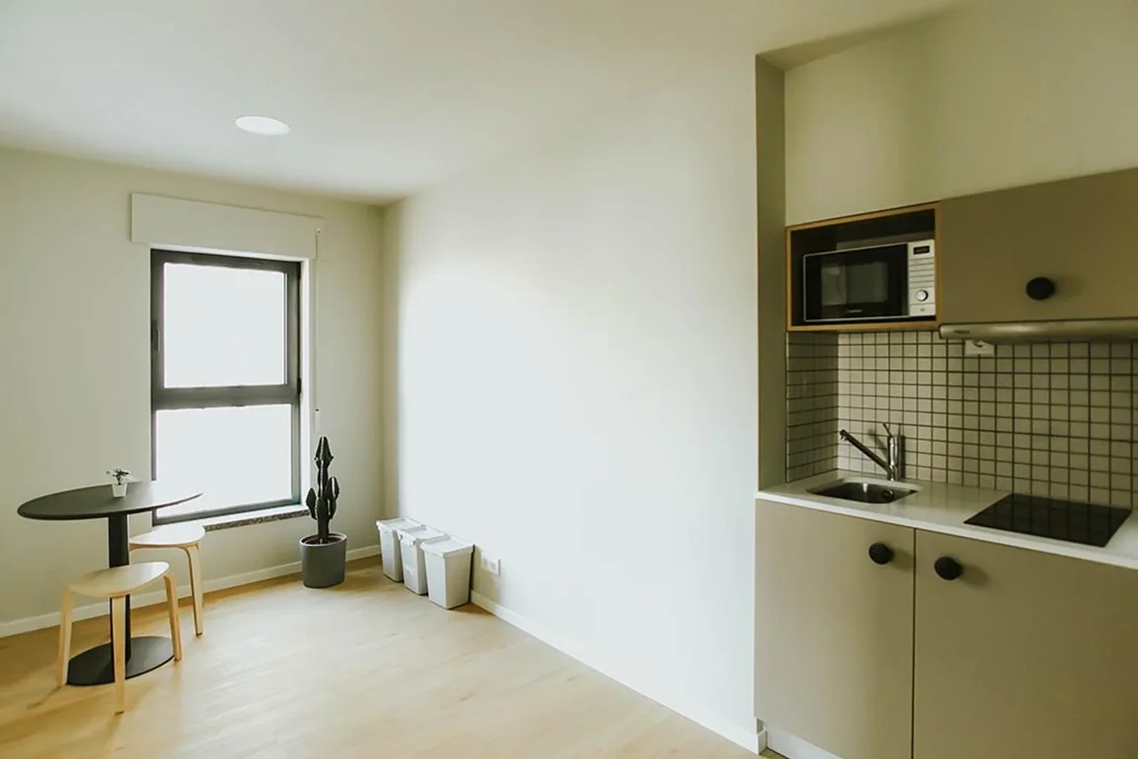 Quarto de estudante económico com localização conveniente em 