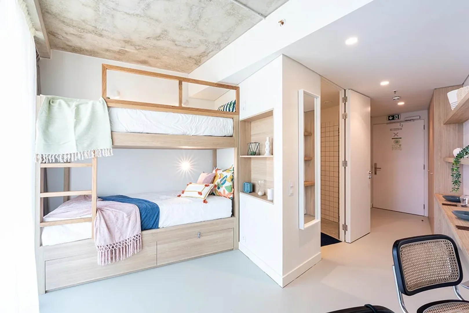 Chambre confortable pour étudiants disponible dans 