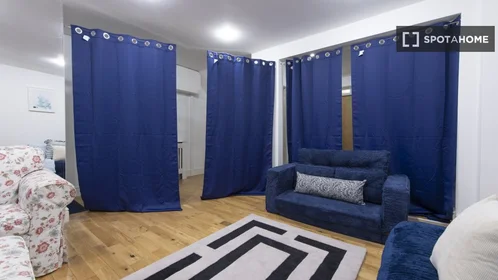 Entire apartment at Amesbury Road, image 18 of 19