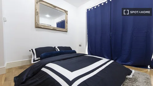 Entire apartment at Amesbury Road, image 19 of 19