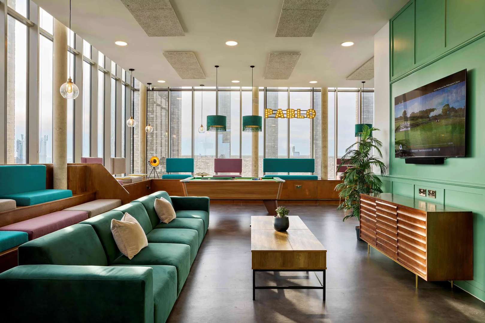 Comfortable and spacious student room in 