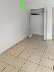Habitación privada en Northwest 15th Street Road, imagen 1 de 10