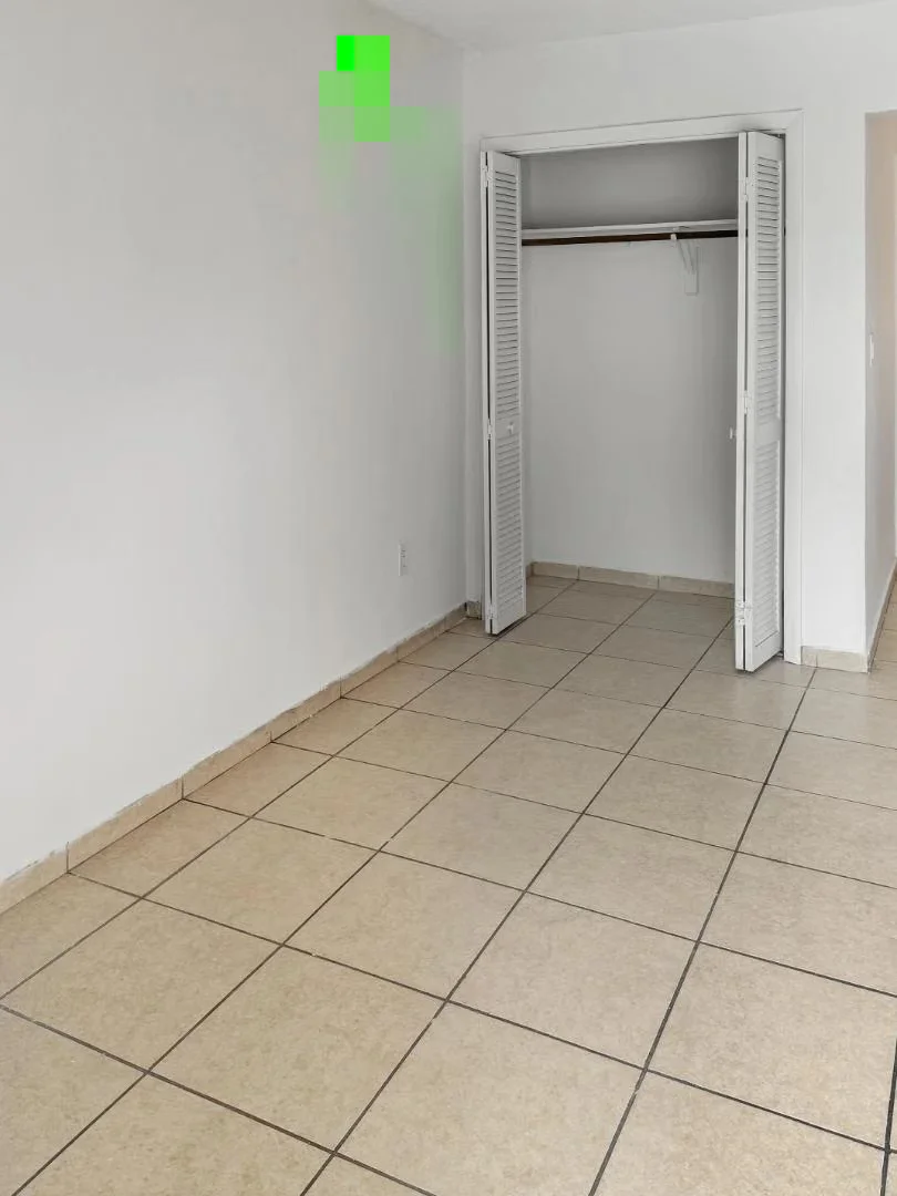 Habitación estudiantil amplia y cómoda en 