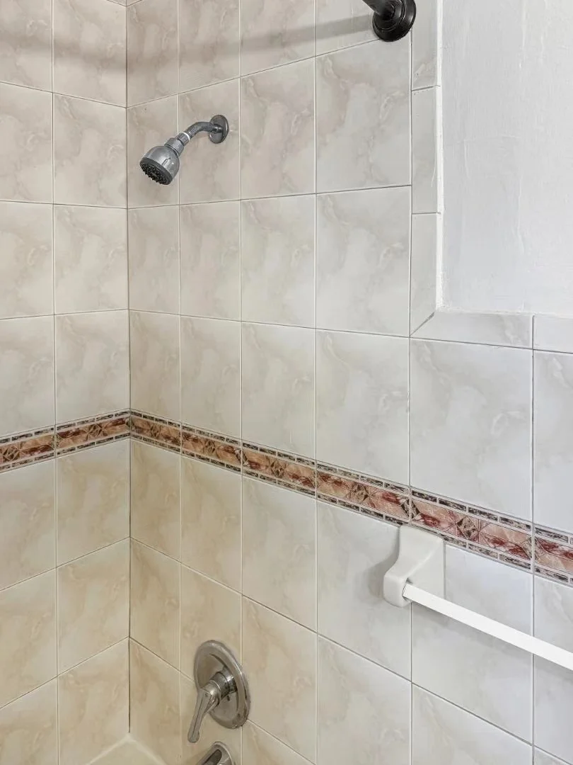 Habitación estudiantil funcional perfecta para estudiar en 