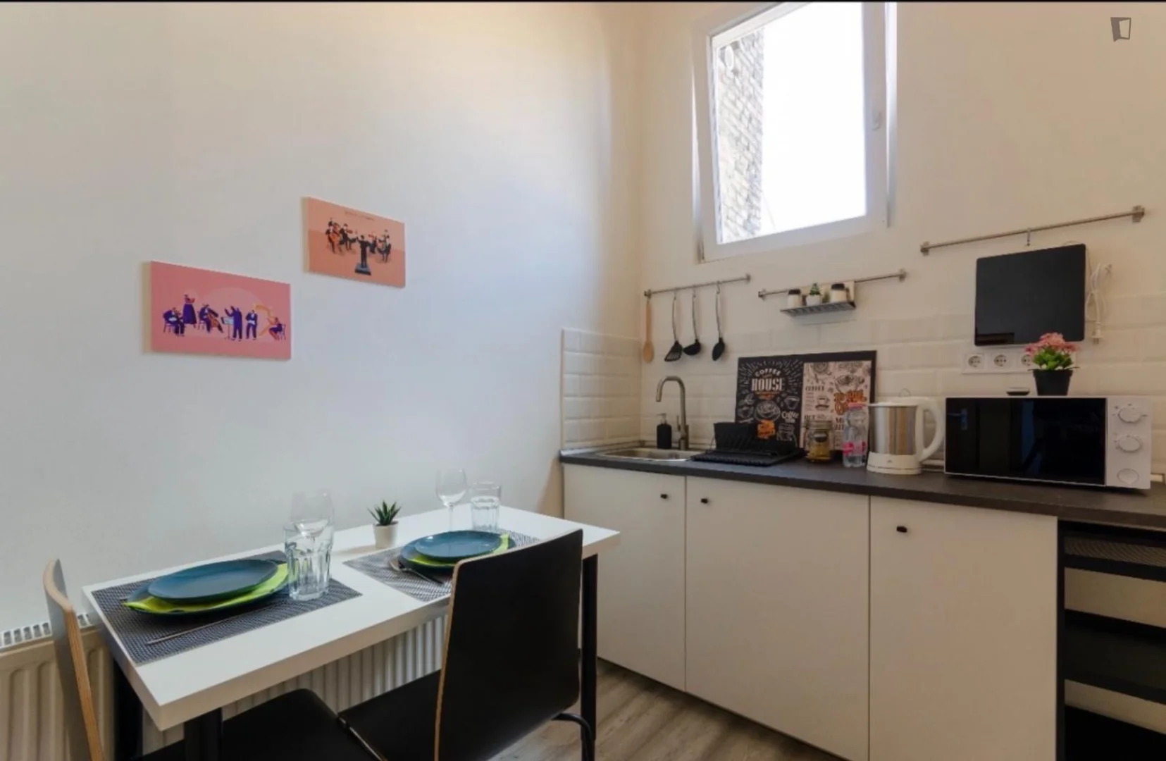 Studio d'étudiant minimaliste dans  avec agencement efficace