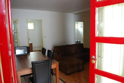 Chambre privée à Rua Coronel Almeida Valente, image 11 de 17