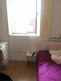 Chambre privée à Rua Coronel Almeida Valente, image 5 de 17