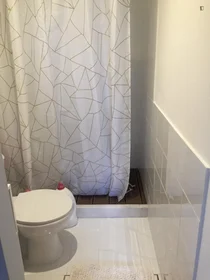 Chambre privée à Rua Coronel Almeida Valente, image 7 de 17