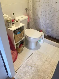 Chambre privée à Rua Coronel Almeida Valente, image 8 de 17
