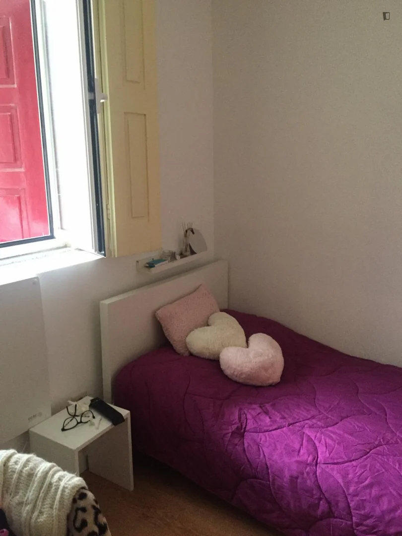 Chambre conviviale pour les étudiants dans  avec des équipements modernes